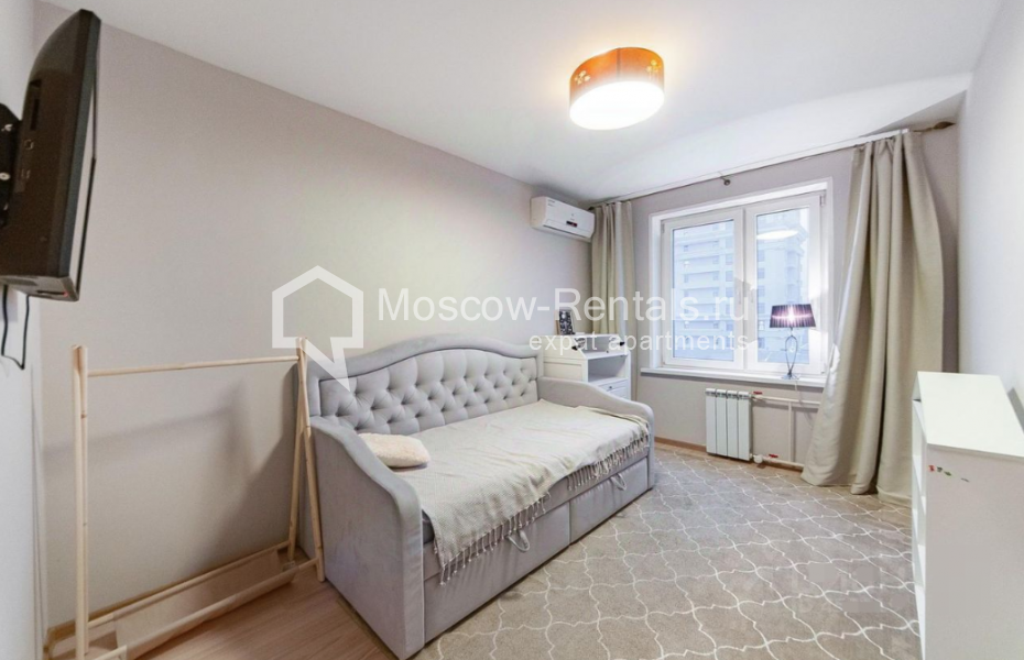 Photo #3 3-room (2 BR) apartment for <a href="http://moscow-rentals.ru/en/articles/long-term-rent" target="_blank">a long-term</a> rent
 in Russia, Moscow, B. Yakimanka str, 32