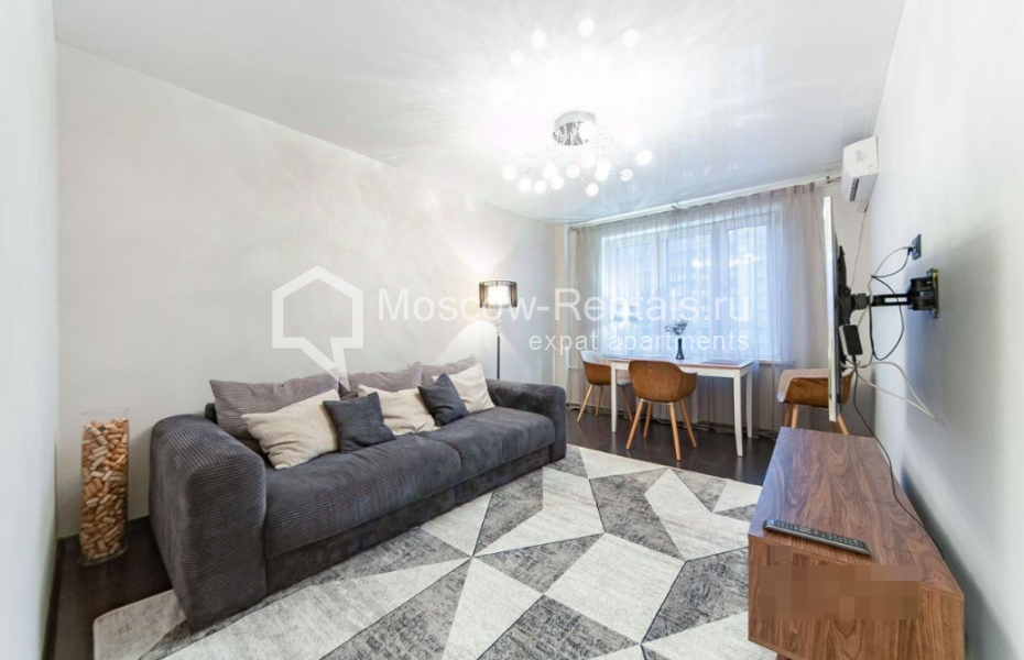 Photo #1 3-room (2 BR) apartment for <a href="http://moscow-rentals.ru/en/articles/long-term-rent" target="_blank">a long-term</a> rent
 in Russia, Moscow, B. Yakimanka str, 32