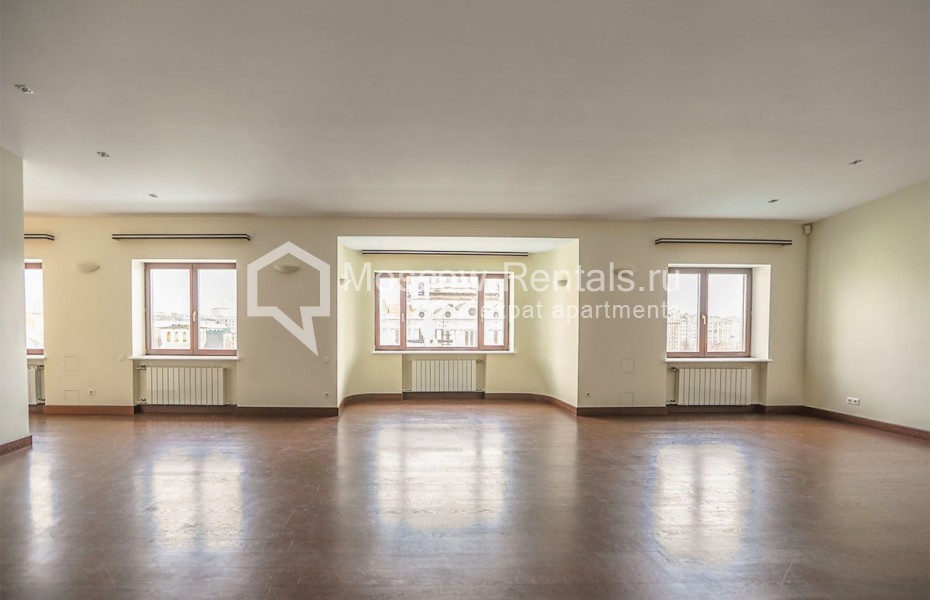 Photo #1 5-room (4 BR) apartment for <a href="http://moscow-rentals.ru/en/articles/long-term-rent" target="_blank">a long-term</a> rent
 in Russia, Moscow, 1st Obydenskyi, 9/12