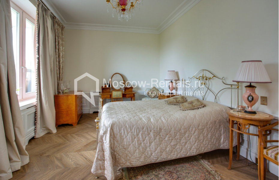 Photo #5 4-room (3 BR) apartment for <a href="http://moscow-rentals.ru/en/articles/long-term-rent" target="_blank">a long-term</a> rent
 in Russia, Moscow, Spiridonovka str, 15
