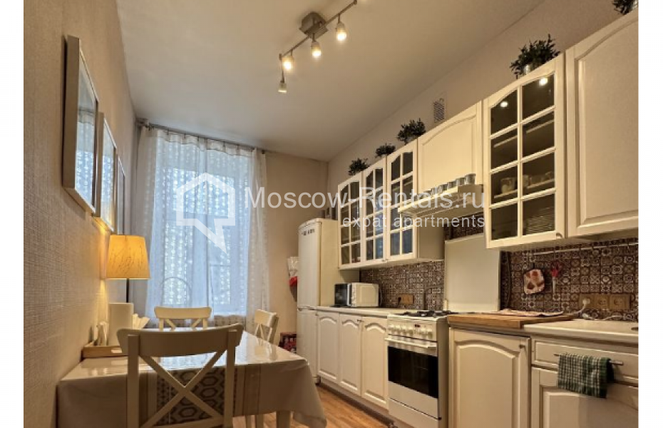 Photo #8 3-room (2 BR) apartment for <a href="http://moscow-rentals.ru/en/articles/long-term-rent" target="_blank">a long-term</a> rent
 in Russia, Moscow, Arbat str, 51С2