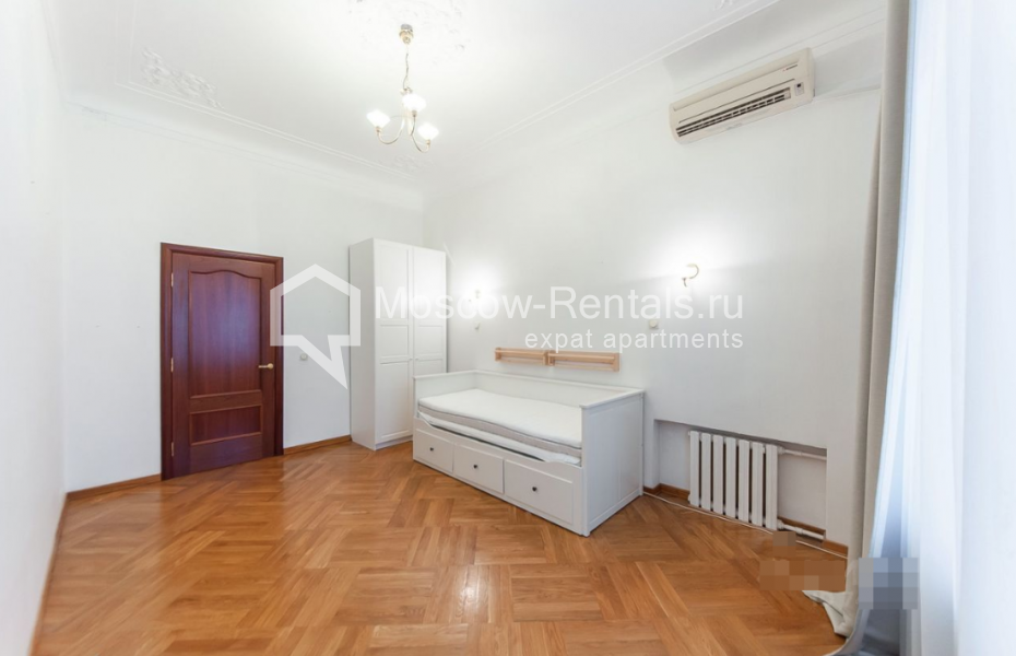 Photo #12 3-room (2 BR) apartment for <a href="http://moscow-rentals.ru/en/articles/long-term-rent" target="_blank">a long-term</a> rent
 in Russia, Moscow, Trekhprudnyi lane, 11/13С2