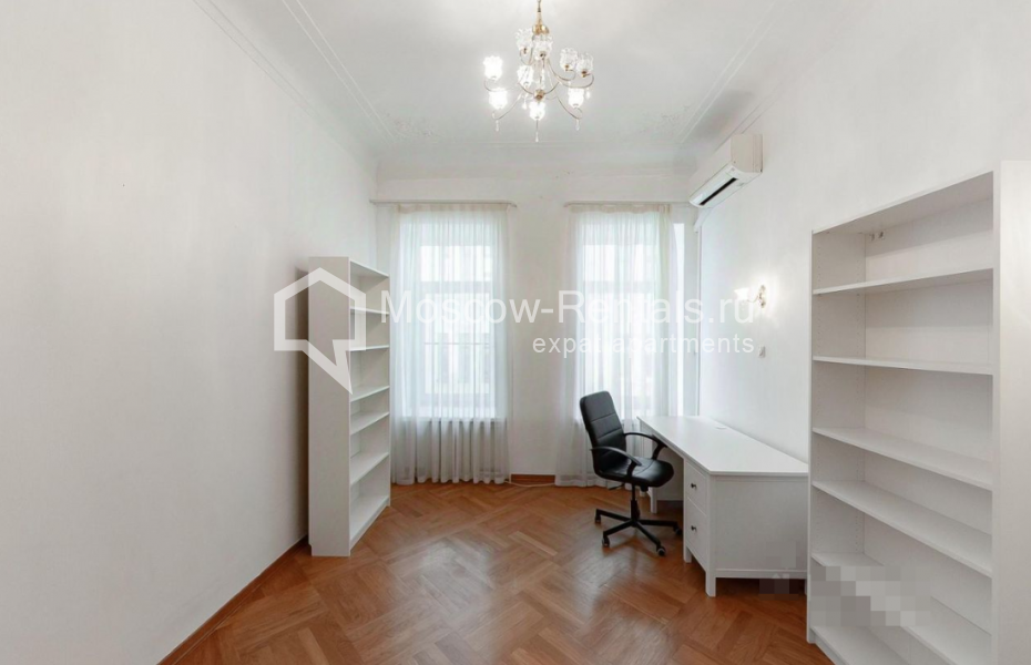 Photo #13 3-room (2 BR) apartment for <a href="http://moscow-rentals.ru/en/articles/long-term-rent" target="_blank">a long-term</a> rent
 in Russia, Moscow, Trekhprudnyi lane, 11/13С2