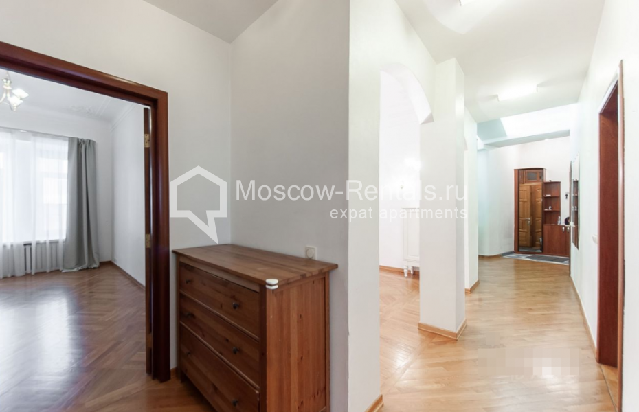 Photo #19 3-room (2 BR) apartment for <a href="http://moscow-rentals.ru/en/articles/long-term-rent" target="_blank">a long-term</a> rent
 in Russia, Moscow, Trekhprudnyi lane, 11/13С2