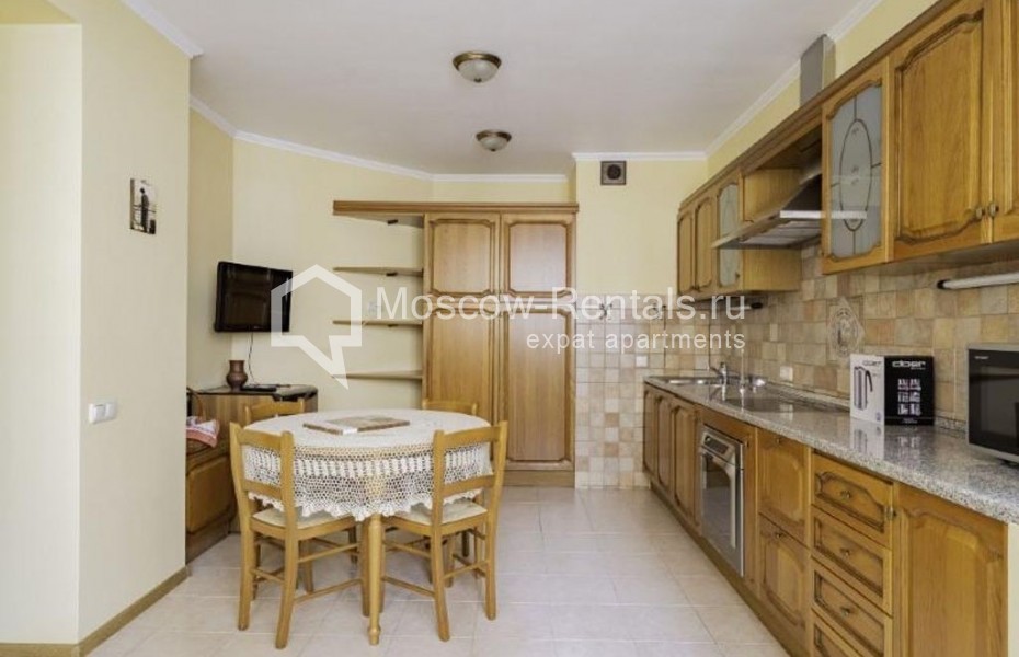 Photo #7 3-room (2 BR) apartment for <a href="http://moscow-rentals.ru/en/articles/long-term-rent" target="_blank">a long-term</a> rent
 in Russia, Moscow, Zoologicheskaya str, 26С1