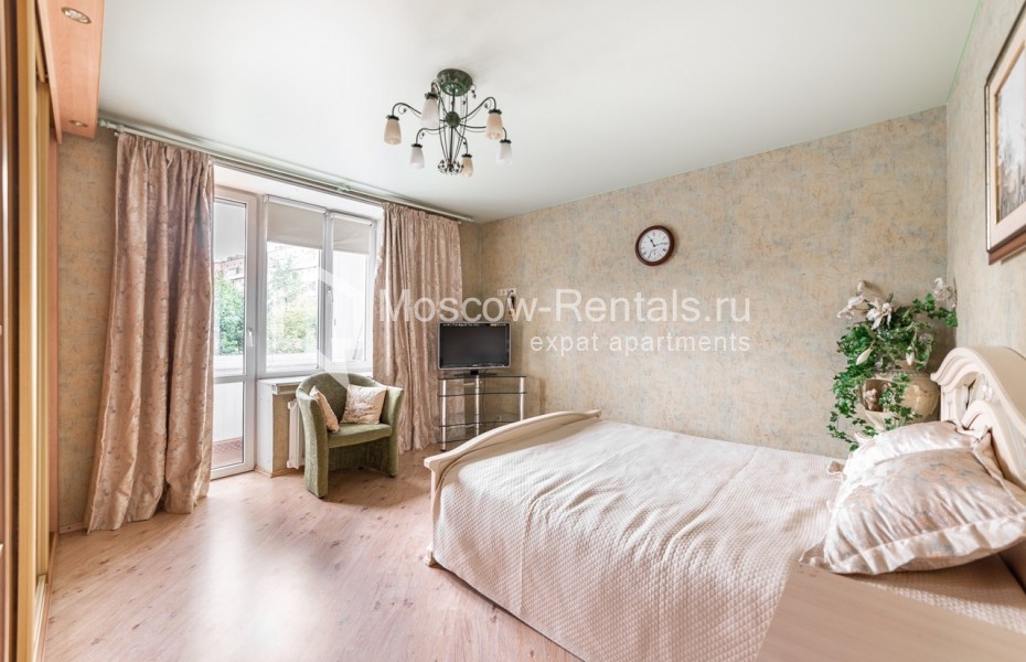 Photo #8 3-room (2 BR) apartment for <a href="http://moscow-rentals.ru/en/articles/long-term-rent" target="_blank">a long-term</a> rent
 in Russia, Moscow, Smolenskaya str, 10