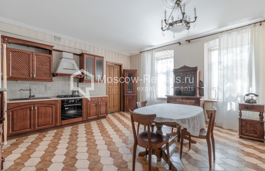 Photo #1 4-room (3 BR) apartment for <a href="http://moscow-rentals.ru/en/articles/long-term-rent" target="_blank">a long-term</a> rent
 in Russia, Moscow, Sechenovsky lane, 5