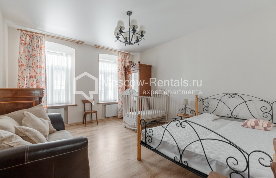 Photo #5 4-room (3 BR) apartment for <a href="http://moscow-rentals.ru/en/articles/long-term-rent" target="_blank">a long-term</a> rent
 in Russia, Moscow, Sechenovsky lane, 5