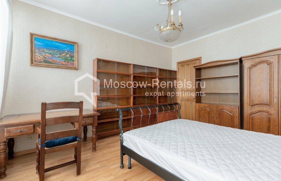 Photo #8 4-room (3 BR) apartment for <a href="http://moscow-rentals.ru/en/articles/long-term-rent" target="_blank">a long-term</a> rent
 in Russia, Moscow, Sechenovsky lane, 5