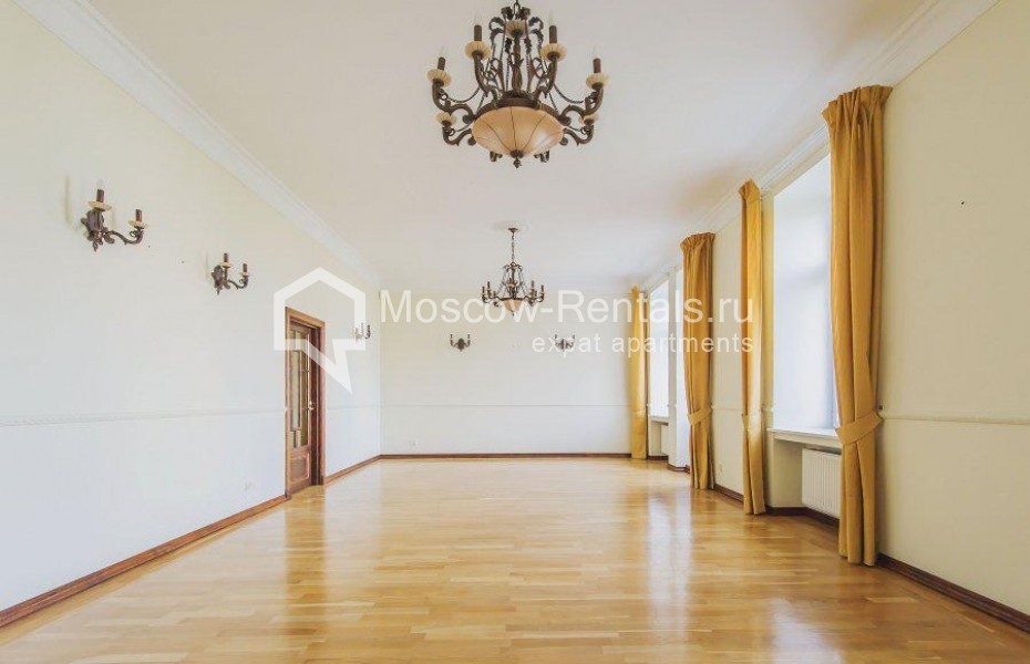 Photo #1 5-room (4 BR) apartment for <a href="http://moscow-rentals.ru/en/articles/long-term-rent" target="_blank">a long-term</a> rent
 in Russia, Moscow, Gagarinskyi lane, 23С1