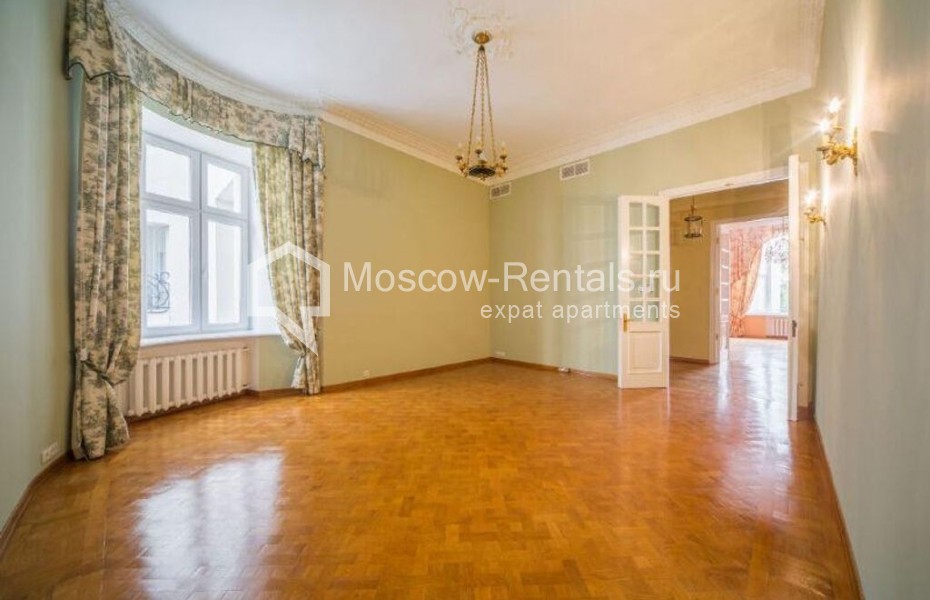 Photo #3 6-room (5 BR) apartment for <a href="http://moscow-rentals.ru/en/articles/long-term-rent" target="_blank">a long-term</a> rent
 in Russia, Moscow, Starokonushennyi lane, 5/14