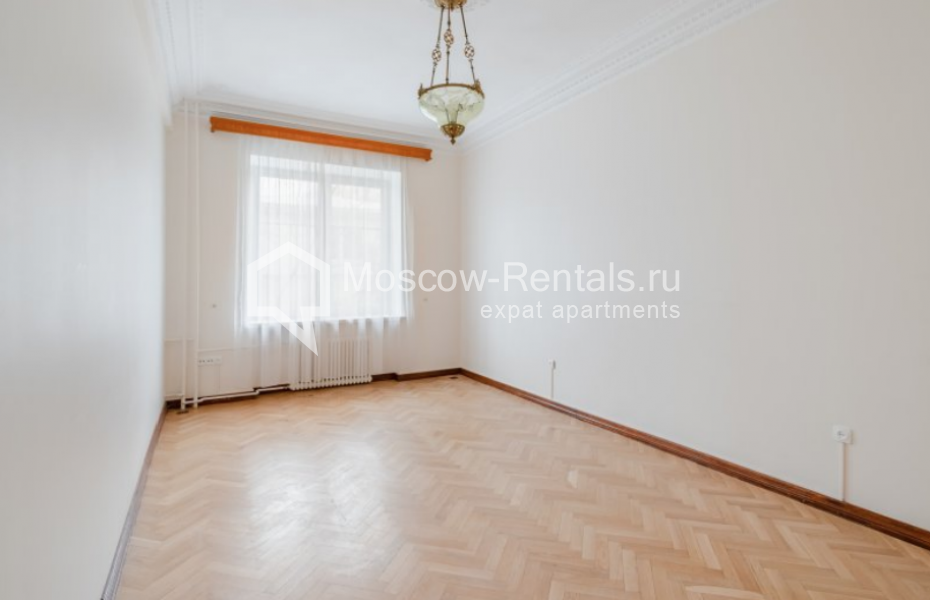 Photo #5 4-room (3 BR) apartment for <a href="http://moscow-rentals.ru/en/articles/long-term-rent" target="_blank">a long-term</a> rent
 in Russia, Moscow, Povarskaya str, 31/29