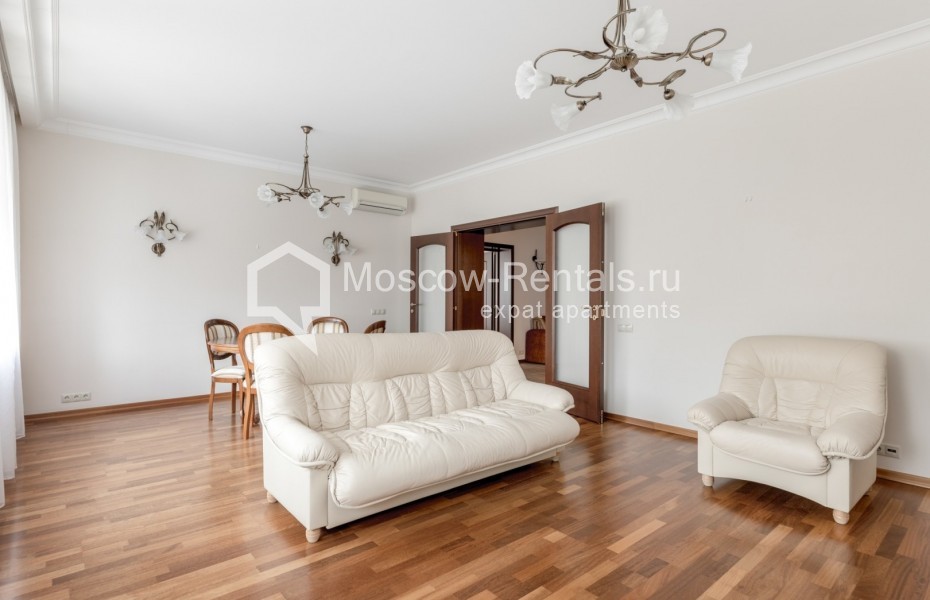 Photo #2 3-room (2 BR) apartment for <a href="http://moscow-rentals.ru/en/articles/long-term-rent" target="_blank">a long-term</a> rent
 in Russia, Moscow, Sivtsev Vrazhek lane, 31/13