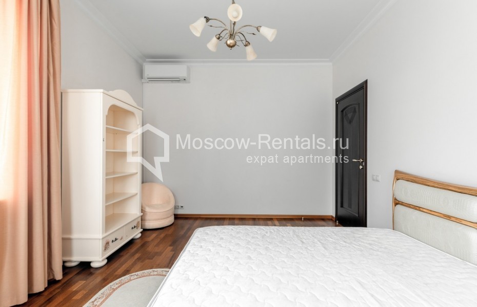 Photo #10 3-room (2 BR) apartment for <a href="http://moscow-rentals.ru/en/articles/long-term-rent" target="_blank">a long-term</a> rent
 in Russia, Moscow, Sivtsev Vrazhek lane, 31/13