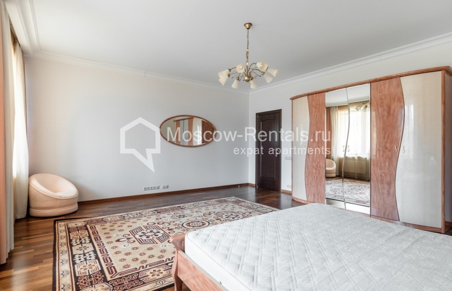 Photo #12 3-room (2 BR) apartment for <a href="http://moscow-rentals.ru/en/articles/long-term-rent" target="_blank">a long-term</a> rent
 in Russia, Moscow, Sivtsev Vrazhek lane, 31/13