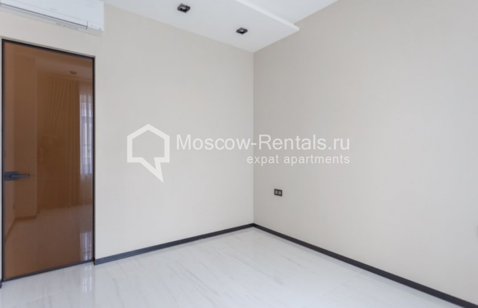 Photo #13 4-room (3 BR) apartment for <a href="http://moscow-rentals.ru/en/articles/long-term-rent" target="_blank">a long-term</a> rent
 in Russia, Moscow, Arbat str, 30/3С1
