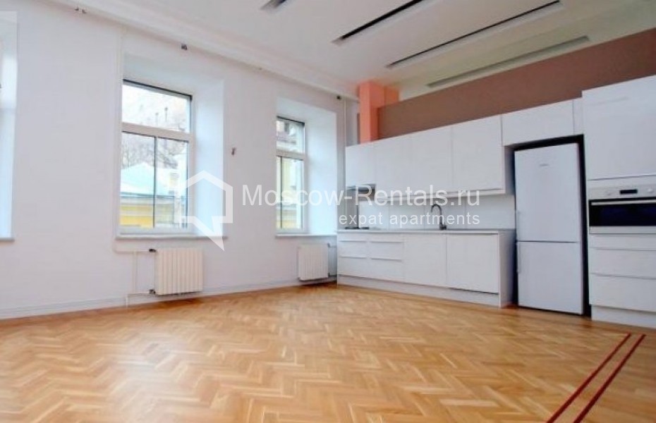 Photo #1 4-room (3 BR) apartment for <a href="http://moscow-rentals.ru/en/articles/long-term-rent" target="_blank">a long-term</a> rent
 in Russia, Moscow, Trubnikovskyi lane, 26С1