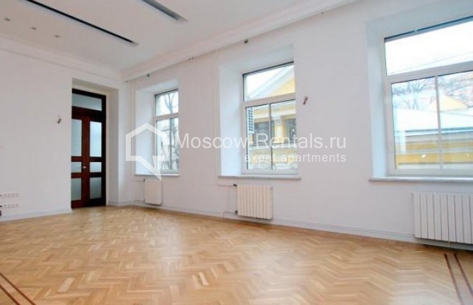 Photo #2 4-room (3 BR) apartment for <a href="http://moscow-rentals.ru/en/articles/long-term-rent" target="_blank">a long-term</a> rent
 in Russia, Moscow, Trubnikovskyi lane, 26С1