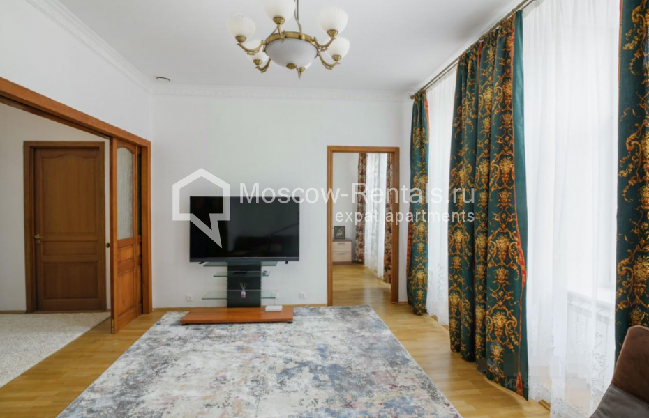 Photo #12 3-room (2 BR) apartment for <a href="http://moscow-rentals.ru/en/articles/long-term-rent" target="_blank">a long-term</a> rent
 in Russia, Moscow, Arbat str, 49