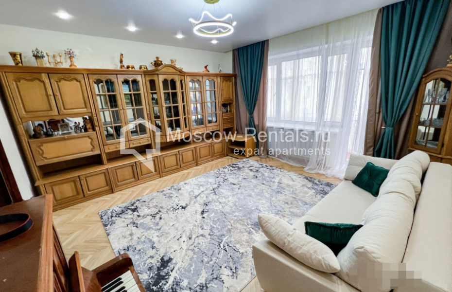 Photo #3 3-room (2 BR) apartment for <a href="http://moscow-rentals.ru/en/articles/long-term-rent" target="_blank">a long-term</a> rent
 in Russia, Moscow, Sivtsev Vrazhek lane, 20