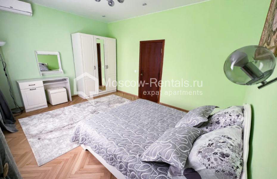 Photo #13 3-room (2 BR) apartment for <a href="http://moscow-rentals.ru/en/articles/long-term-rent" target="_blank">a long-term</a> rent
 in Russia, Moscow, Sivtsev Vrazhek lane, 20