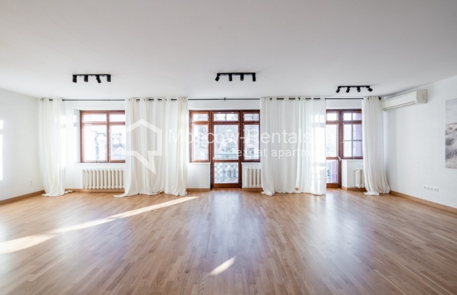 Photo #1 5-room (4 BR) apartment for <a href="http://moscow-rentals.ru/en/articles/long-term-rent" target="_blank">a long-term</a> rent
 in Russia, Moscow, Lukov lane, 7