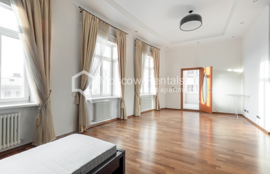 Photo #8 4-room (3 BR) apartment for <a href="http://moscow-rentals.ru/en/articles/long-term-rent" target="_blank">a long-term</a> rent
 in Russia, Moscow, Sretenka str, 9