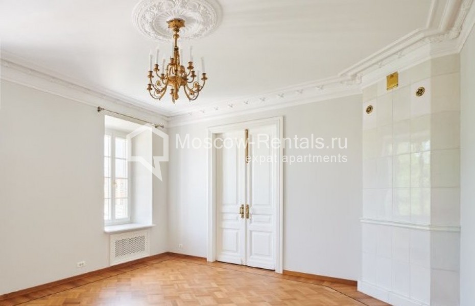 Photo #1 4-room (3 BR) apartment for <a href="http://moscow-rentals.ru/en/articles/long-term-rent" target="_blank">a long-term</a> rent
 in Russia, Moscow, Chaplygina str, 10
