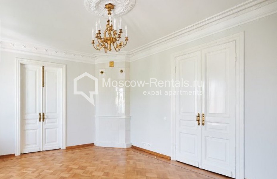 Photo #2 4-room (3 BR) apartment for <a href="http://moscow-rentals.ru/en/articles/long-term-rent" target="_blank">a long-term</a> rent
 in Russia, Moscow, Chaplygina str, 10