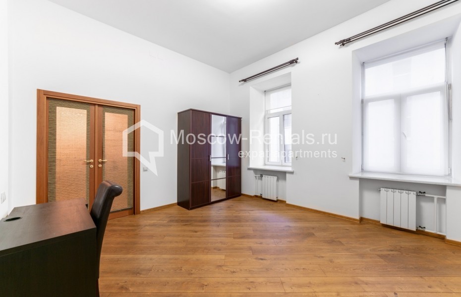 Photo #3 4-room (3 BR) apartment for <a href="http://moscow-rentals.ru/en/articles/long-term-rent" target="_blank">a long-term</a> rent
 in Russia, Moscow, Krivokolennyi lane, 14С1