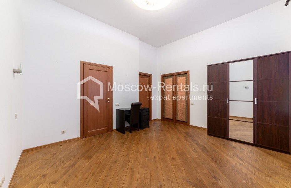 Photo #6 4-room (3 BR) apartment for <a href="http://moscow-rentals.ru/en/articles/long-term-rent" target="_blank">a long-term</a> rent
 in Russia, Moscow, Krivokolennyi lane, 14С1