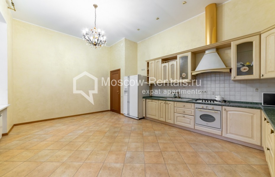 Photo #8 4-room (3 BR) apartment for <a href="http://moscow-rentals.ru/en/articles/long-term-rent" target="_blank">a long-term</a> rent
 in Russia, Moscow, Krivokolennyi lane, 14С1