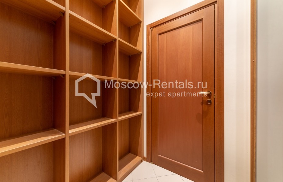 Photo #15 4-room (3 BR) apartment for <a href="http://moscow-rentals.ru/en/articles/long-term-rent" target="_blank">a long-term</a> rent
 in Russia, Moscow, Krivokolennyi lane, 14С1