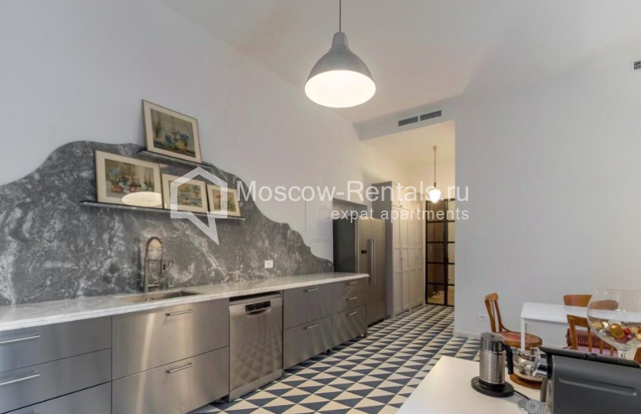 Photo #4 5-room (4 BR) apartment for <a href="http://moscow-rentals.ru/en/articles/long-term-rent" target="_blank">a long-term</a> rent
 in Russia, Moscow, Krivokolennyi lane, 14С1