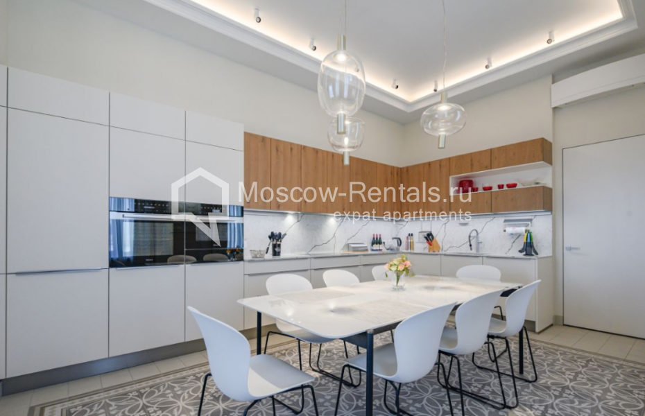 Photo #1 4-room (3 BR) apartment for <a href="http://moscow-rentals.ru/en/articles/long-term-rent" target="_blank">a long-term</a> rent
 in Russia, Moscow, Krivokolennyi lane, 14С1