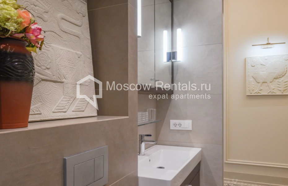Photo #18 4-room (3 BR) apartment for <a href="http://moscow-rentals.ru/en/articles/long-term-rent" target="_blank">a long-term</a> rent
 in Russia, Moscow, Krivokolennyi lane, 14С1
