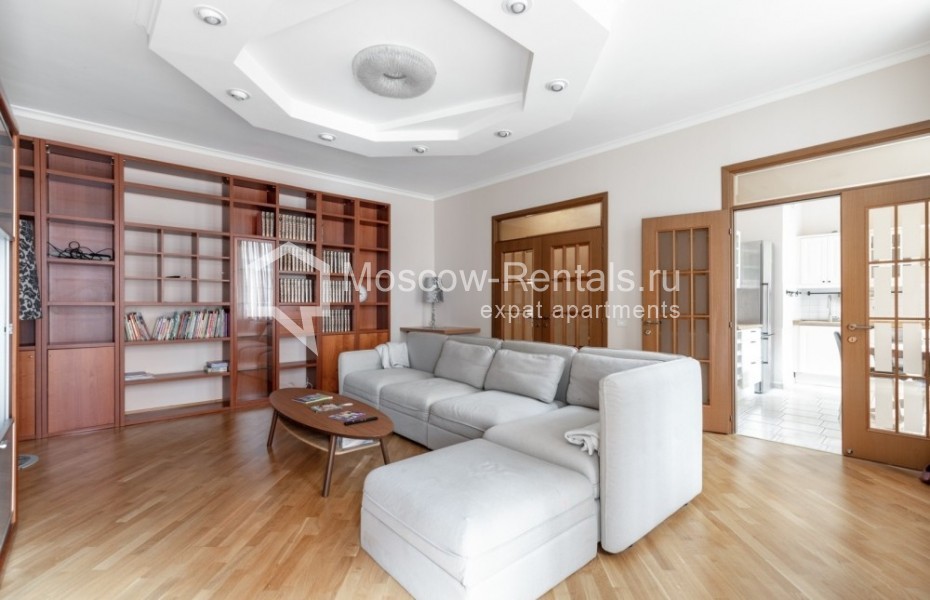 Photo #1 4-room (3 BR) apartment for <a href="http://moscow-rentals.ru/en/articles/long-term-rent" target="_blank">a long-term</a> rent
 in Russia, Moscow, 1st Zachatievskyi lane, 4