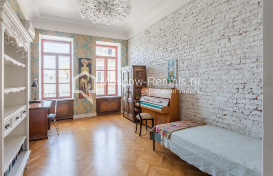 Photo #10 7-room (6 BR) apartment for <a href="http://moscow-rentals.ru/en/articles/long-term-rent" target="_blank">a long-term</a> rent
 in Russia, Moscow, Zhukovskogo str, 5