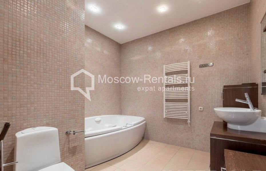 Photo #8 5-room (4 BR) apartment for <a href="http://moscow-rentals.ru/en/articles/long-term-rent" target="_blank">a long-term</a> rent
 in Russia, Moscow, Znamenka str, 8/13