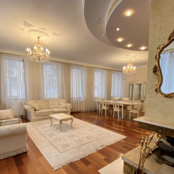 Photo #1 4-room (3 BR) apartment for <a href="http://moscow-rentals.ru/en/articles/long-term-rent" target="_blank">a long-term</a> rent
 in Russia, Moscow, Starokonushennyi lane, 36С2