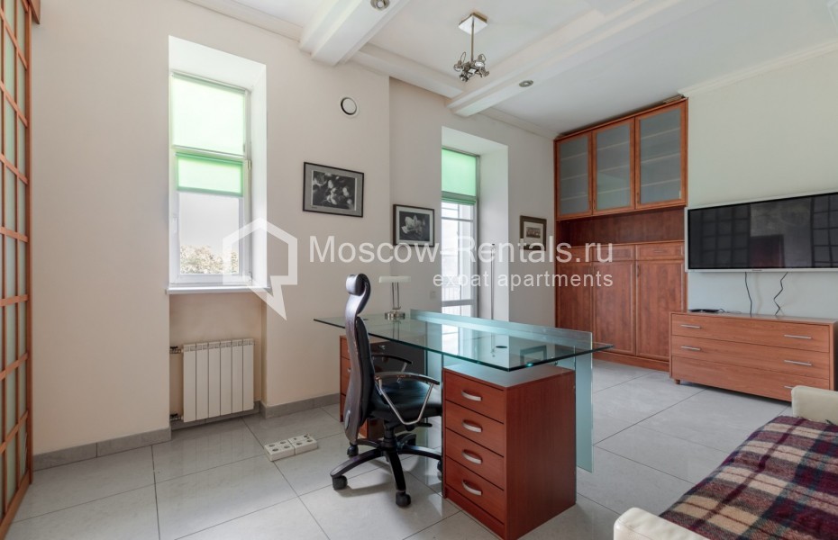 Photo #11 4-room (3 BR) apartment for <a href="http://moscow-rentals.ru/en/articles/long-term-rent" target="_blank">a long-term</a> rent
 in Russia, Moscow, Vorotnikovskyi lane, 4