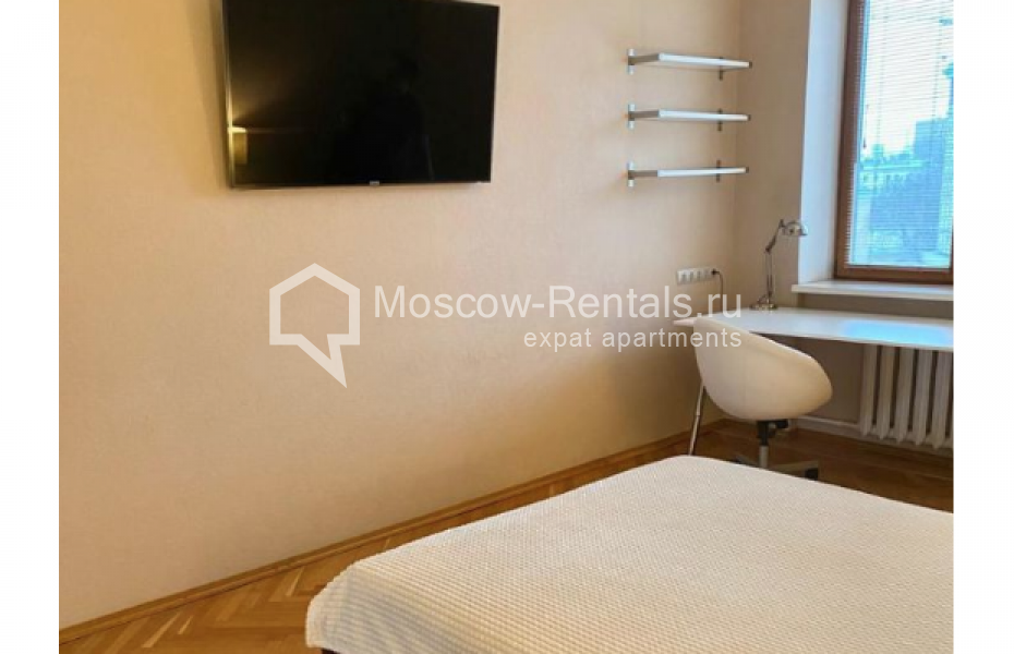 Photo #4 2-room (1 BR) apartment for <a href="http://moscow-rentals.ru/en/articles/long-term-rent" target="_blank">a long-term</a> rent
 in Russia, Moscow, Smolenskyi blv, 1/2