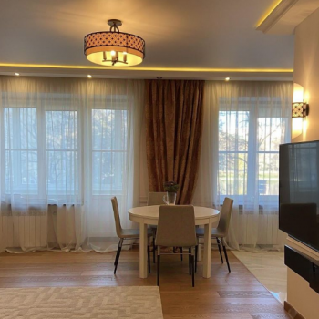 Photo #1 3-room (2 BR) apartment for <a href="http://moscow-rentals.ru/en/articles/long-term-rent" target="_blank">a long-term</a> rent
 in Russia, Moscow, B. Patriarshi lane, 8С1
