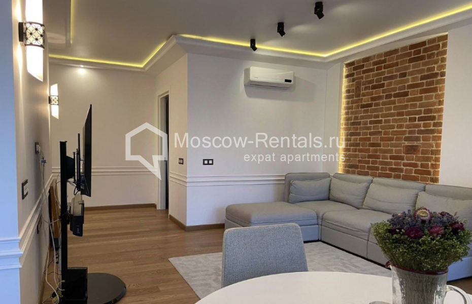 Photo #2 3-room (2 BR) apartment for <a href="http://moscow-rentals.ru/en/articles/long-term-rent" target="_blank">a long-term</a> rent
 in Russia, Moscow, B. Patriarshi lane, 8С1