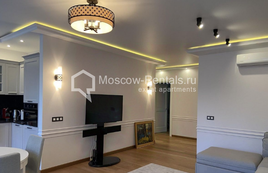 Photo #4 3-room (2 BR) apartment for <a href="http://moscow-rentals.ru/en/articles/long-term-rent" target="_blank">a long-term</a> rent
 in Russia, Moscow, B. Patriarshi lane, 8С1