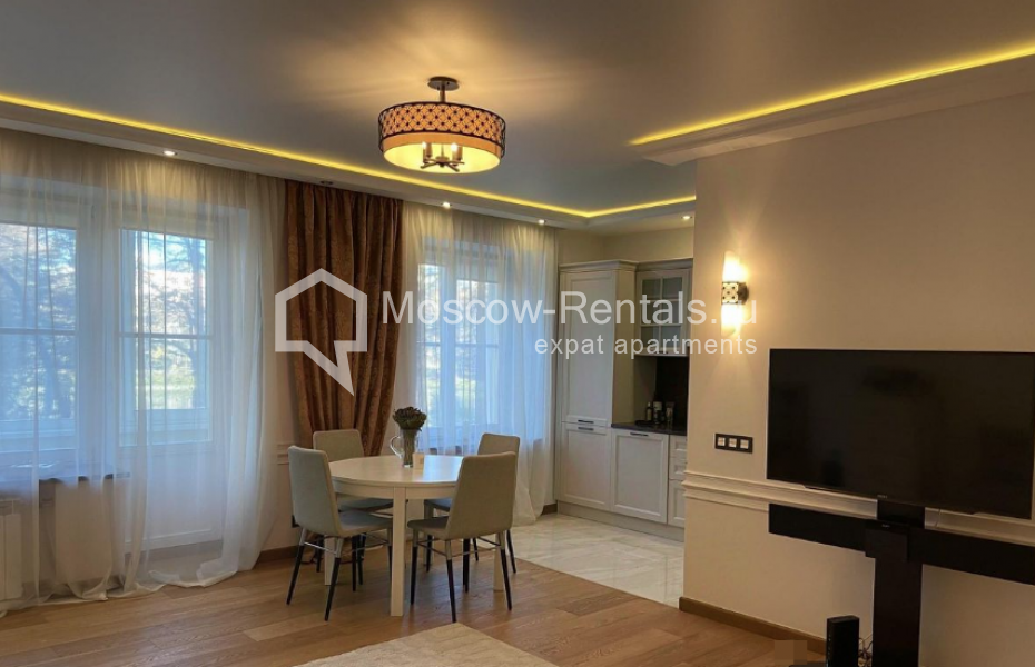 Photo #5 3-room (2 BR) apartment for <a href="http://moscow-rentals.ru/en/articles/long-term-rent" target="_blank">a long-term</a> rent
 in Russia, Moscow, B. Patriarshi lane, 8С1
