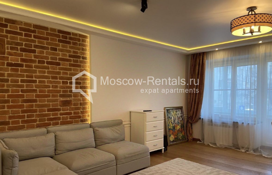 Photo #2 3-room (2 BR) apartment for <a href="http://moscow-rentals.ru/en/articles/long-term-rent" target="_blank">a long-term</a> rent
 in Russia, Moscow, B. Patriarshi lane, 8С1