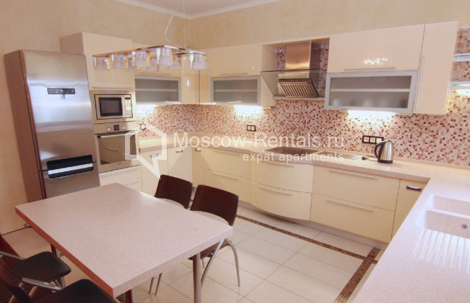 Photo #2 2-room (1 BR) apartment for <a href="http://moscow-rentals.ru/en/articles/long-term-rent" target="_blank">a long-term</a> rent
 in Russia, Moscow, Profsoyuznaya str, 91