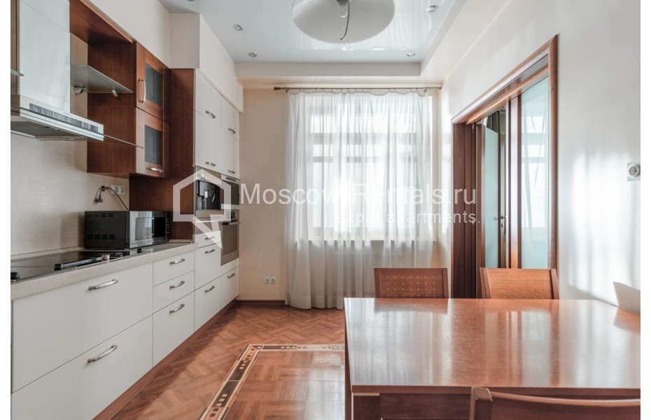 Photo #5 4-room (3 BR) apartment for <a href="http://moscow-rentals.ru/en/articles/long-term-rent" target="_blank">a long-term</a> rent
 in Russia, Moscow, M. Kakovinskyi lane, 8