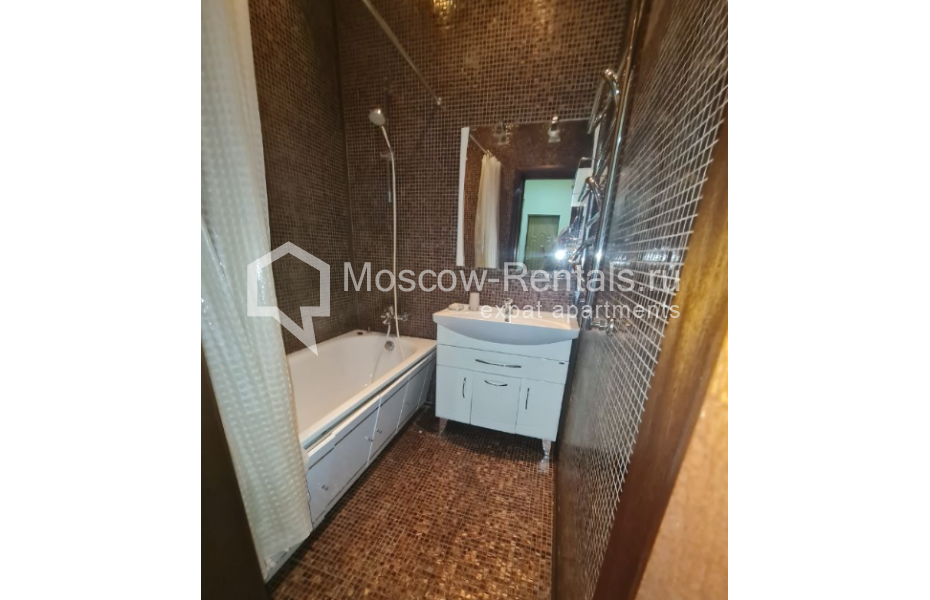 Photo #2 3-room (2 BR) apartment for <a href="http://moscow-rentals.ru/en/articles/long-term-rent" target="_blank">a long-term</a> rent
 in Russia, Moscow, Kosmodamianskaya emb, 46-50С1